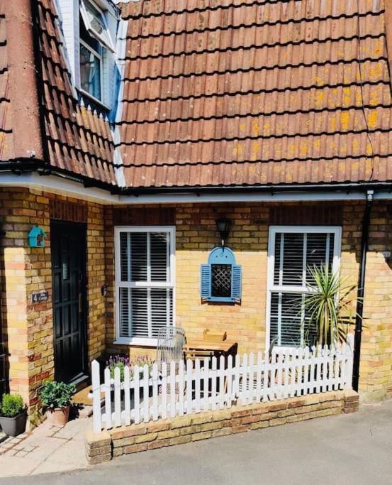 May Cottage - Heart Of Vibrant Village & 10 Mins Walk To Beach Milford on Sea Buitenkant foto