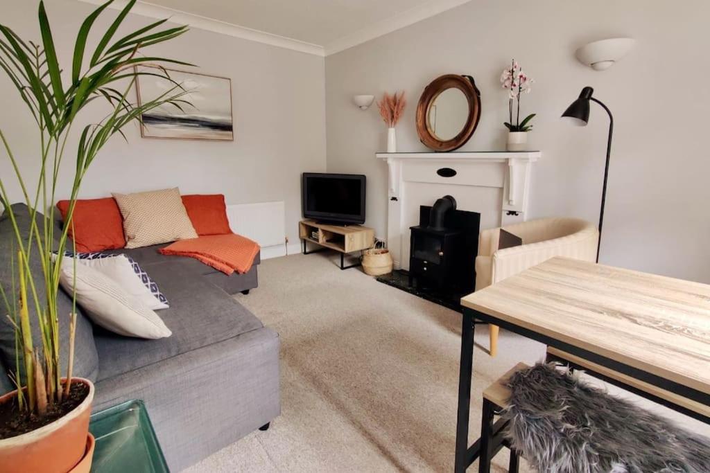 May Cottage - Heart Of Vibrant Village & 10 Mins Walk To Beach Milford on Sea Buitenkant foto