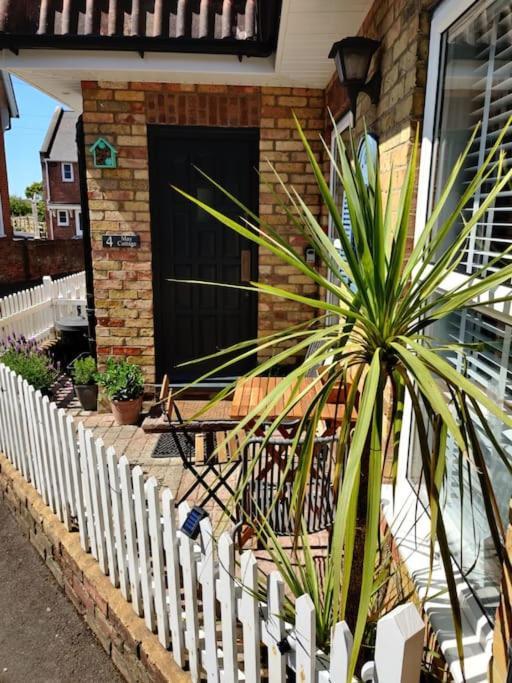 May Cottage - Heart Of Vibrant Village & 10 Mins Walk To Beach Milford on Sea Buitenkant foto