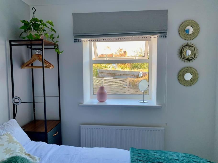 May Cottage - Heart Of Vibrant Village & 10 Mins Walk To Beach Milford on Sea Buitenkant foto